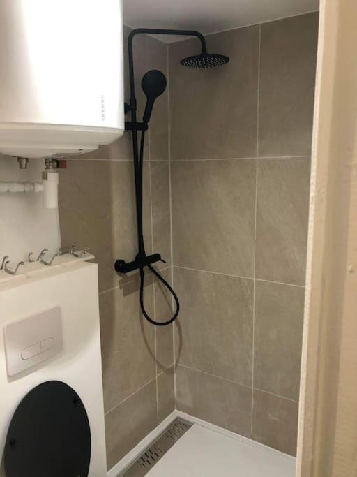 Studio Confortable Pres De Paris Apartment Villejuif Luaran gambar